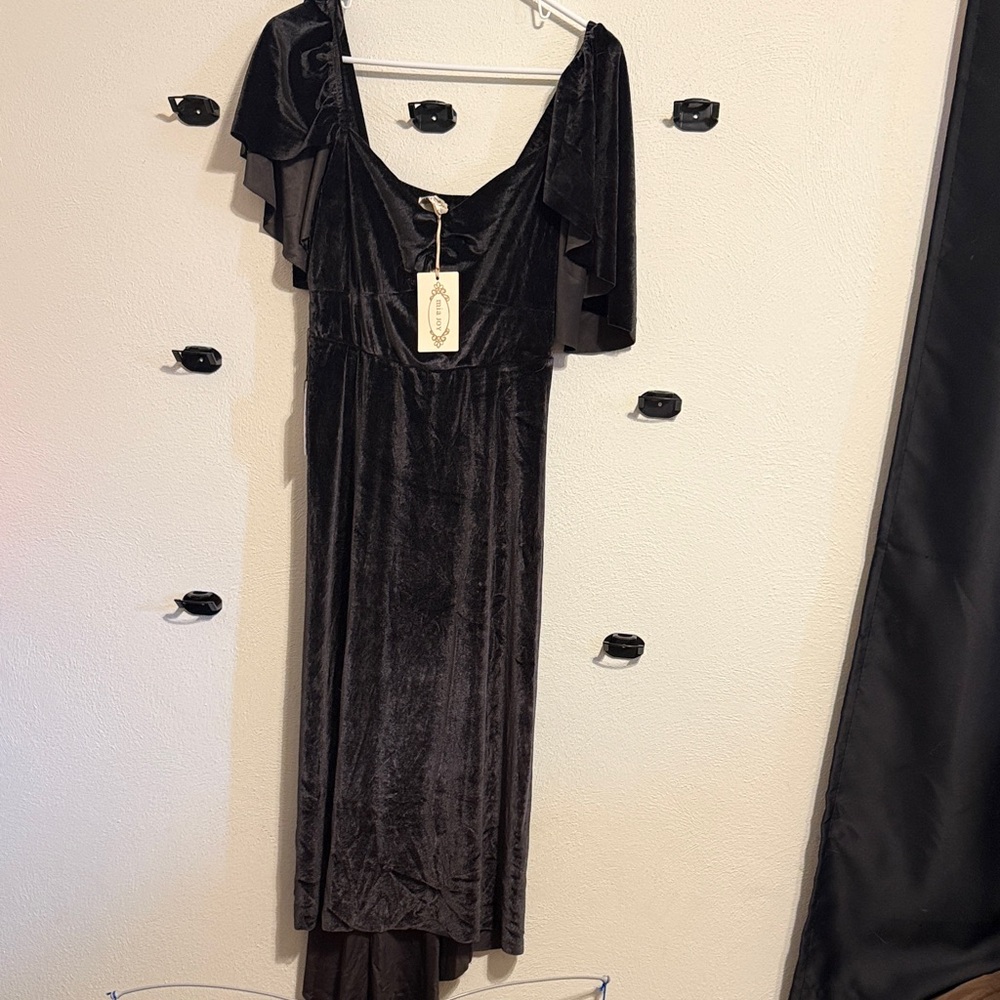 Elegant Black Velvet Maxi Dress